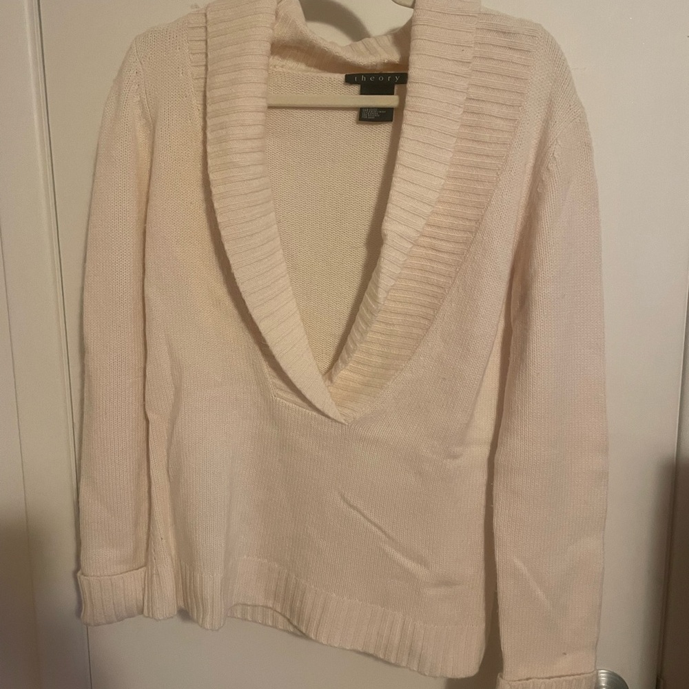 Theory cashmere sweater. Size medium.
